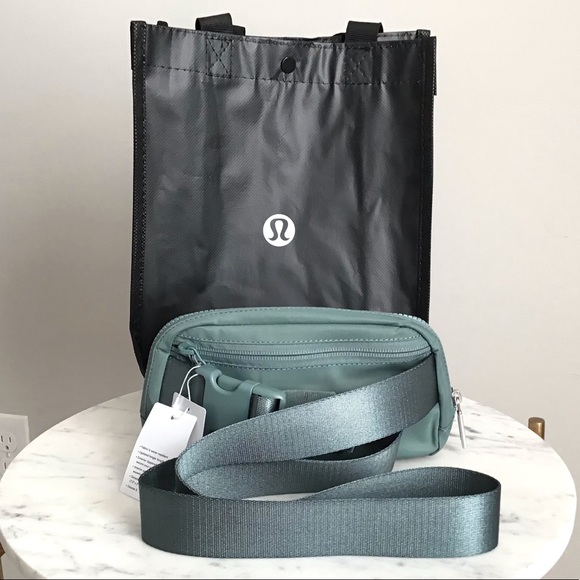 Lululemon Everywhere Belt Bag New With Tag - Picture 9 of 12